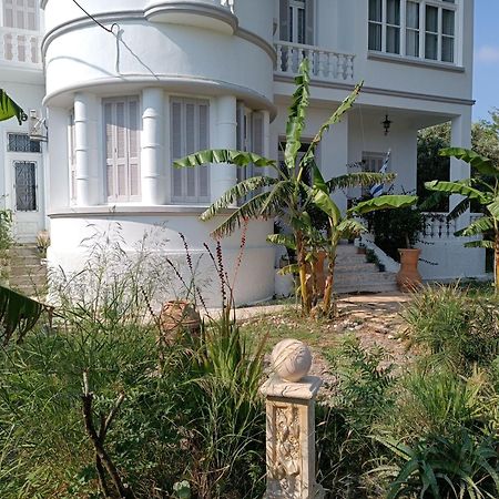 Tower Traditional Pool Villa เกรมาสตี ภายนอก รูปภาพ