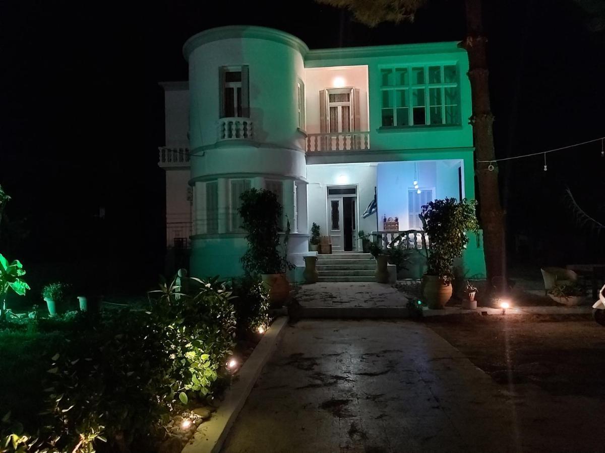 Tower Traditional Pool Villa เกรมาสตี ภายนอก รูปภาพ