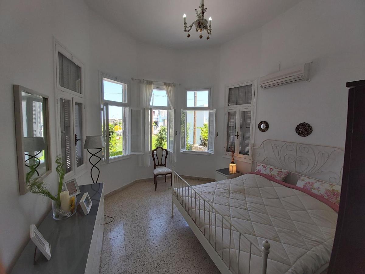 Tower Traditional Pool Villa เกรมาสตี ภายนอก รูปภาพ