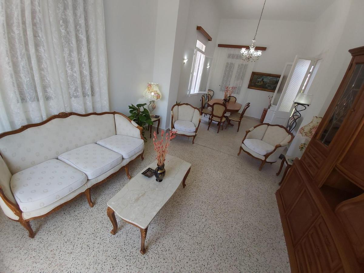 Tower Traditional Pool Villa เกรมาสตี ภายนอก รูปภาพ