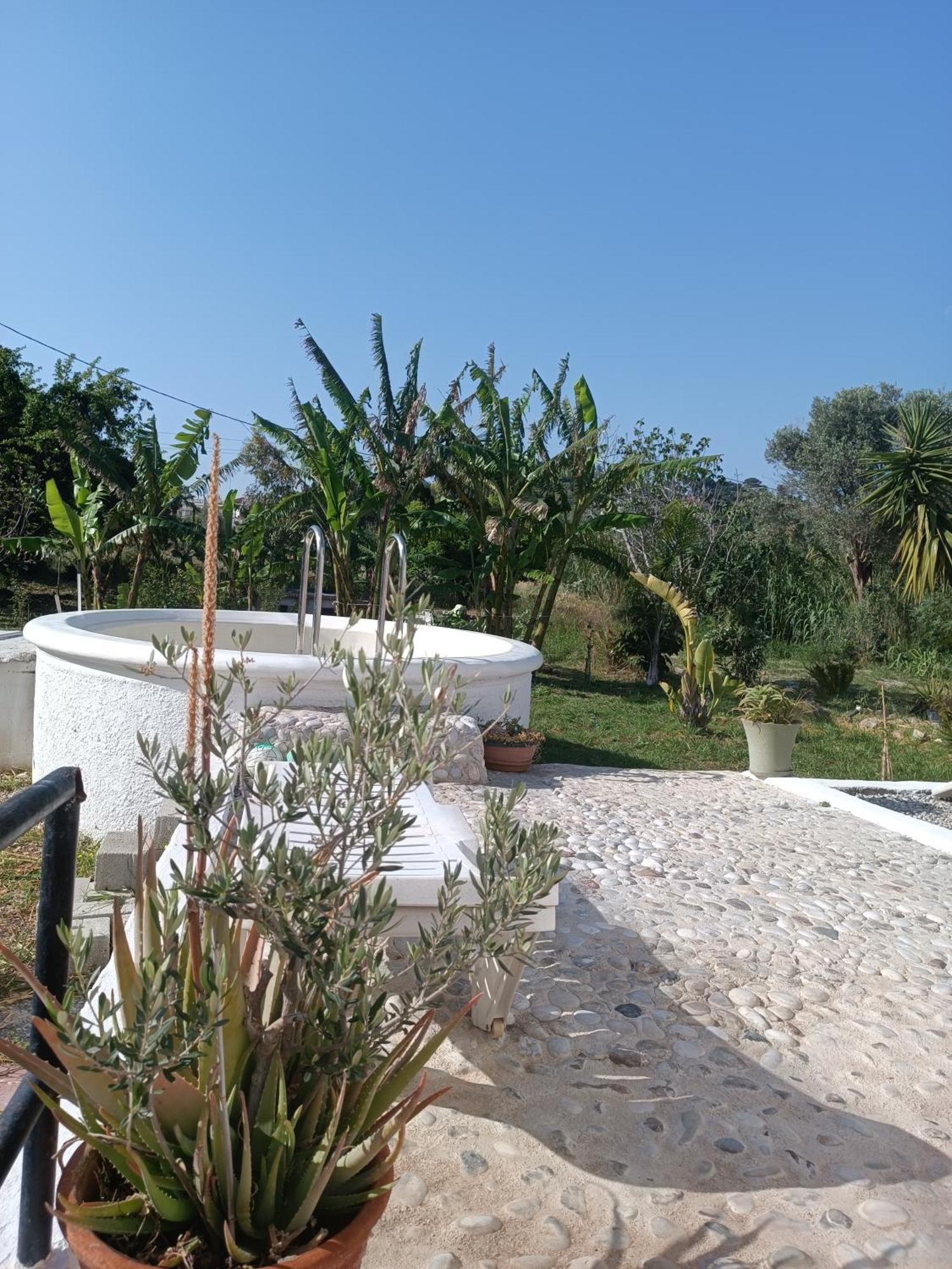 Tower Traditional Pool Villa เกรมาสตี ภายนอก รูปภาพ